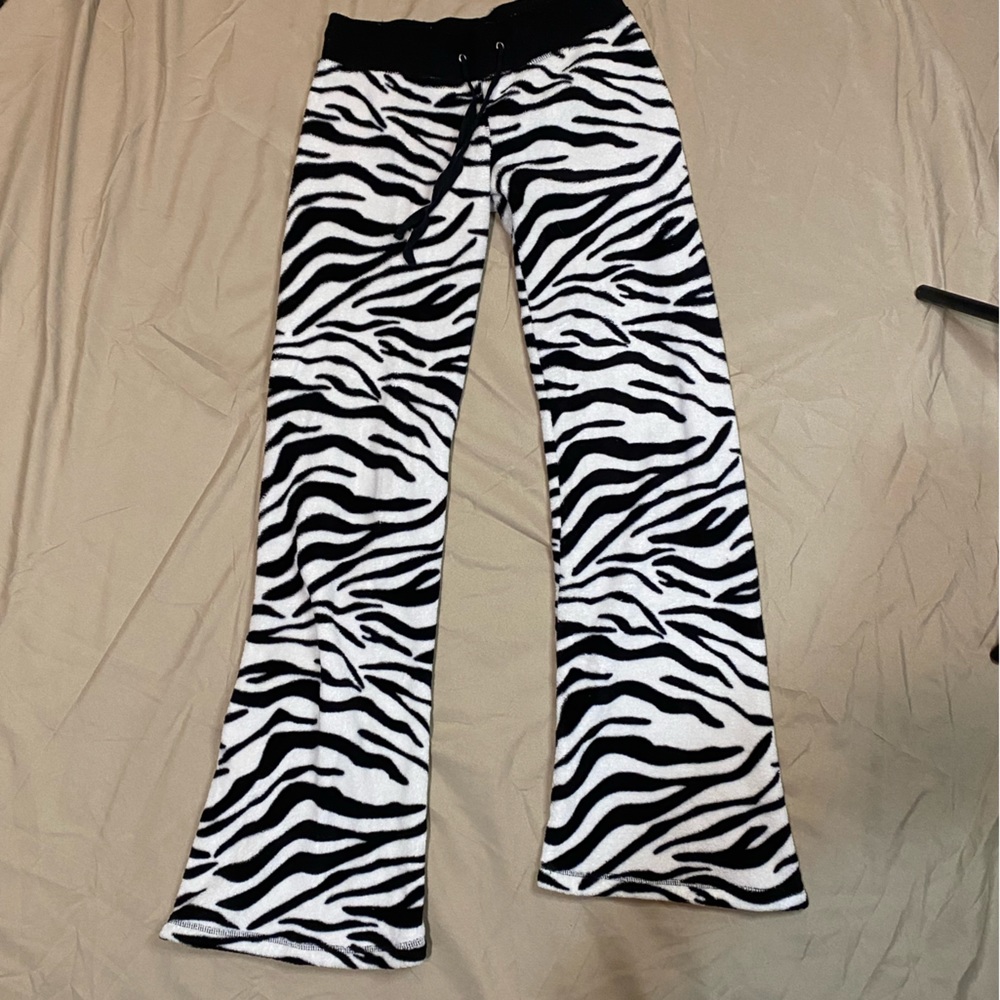 Derek Heart Fuzzy Zebra Sweatpants